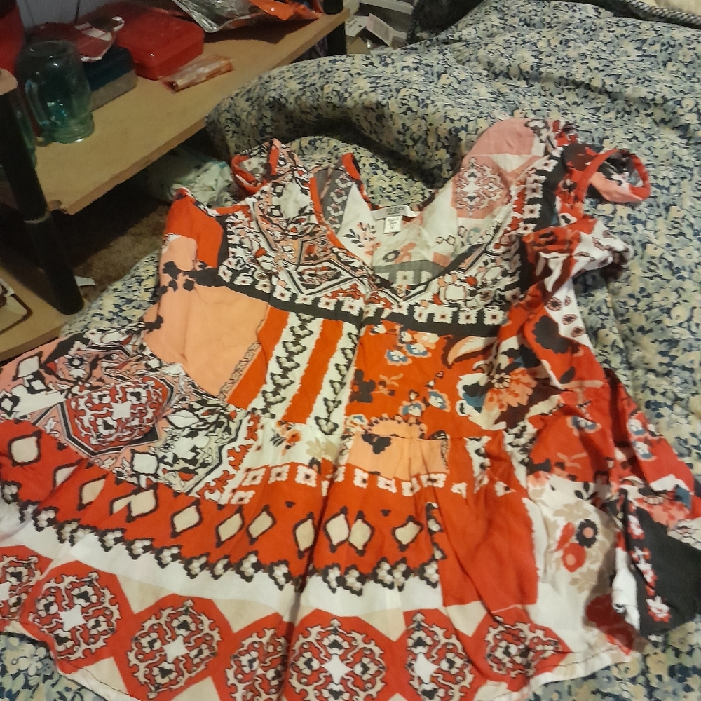 Guess xs red